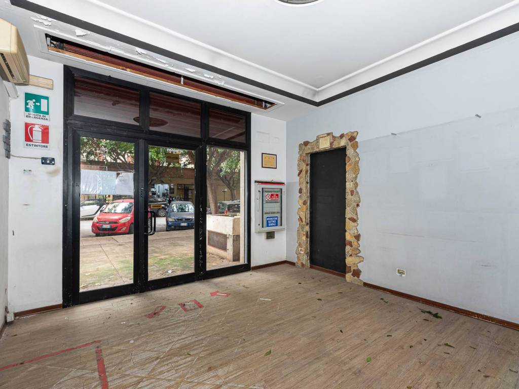 negozio in vendita a Palermo in zona Zisa