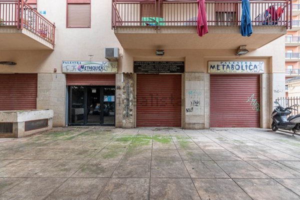 ufficio in vendita a Palermo in zona Zisa