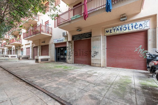 ufficio in vendita a Palermo in zona Zisa