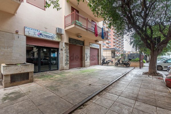 ufficio in vendita a Palermo in zona Zisa