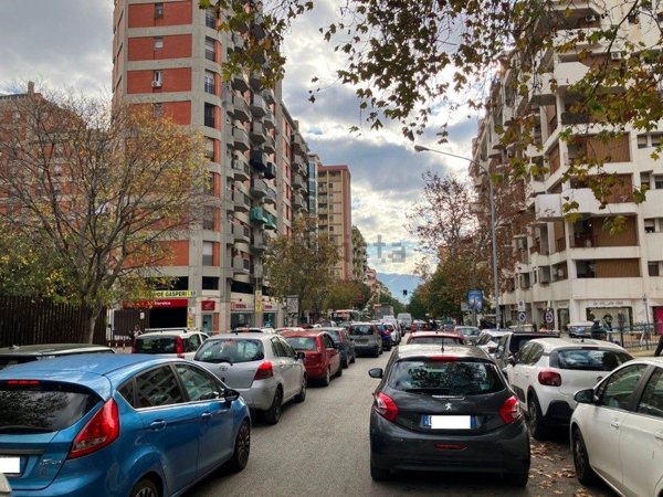 locale commerciale in vendita a Palermo in zona Resuttana