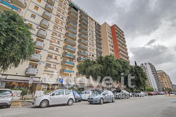 appartamento in vendita a Palermo in zona Malaspina/Palagonia