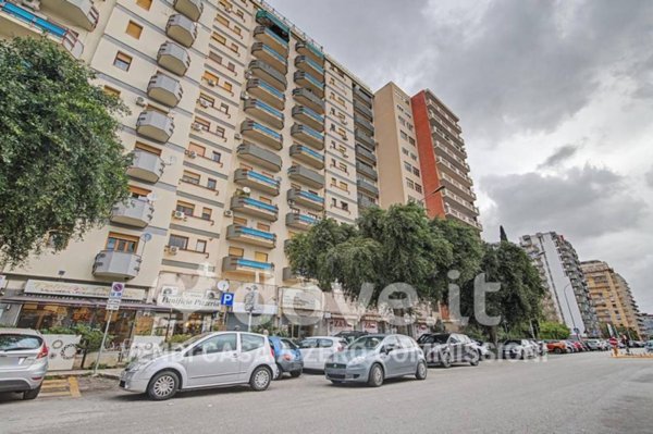 appartamento in vendita a Palermo in zona Malaspina/Palagonia