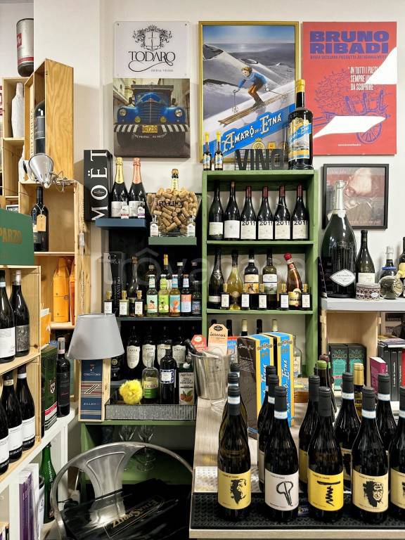 negozio in vendita a Palermo in zona Malaspina/Palagonia