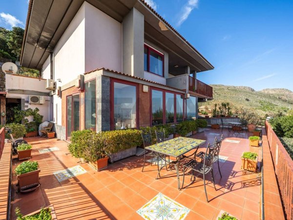 casa indipendente in vendita a Palermo in zona Sferracavallo