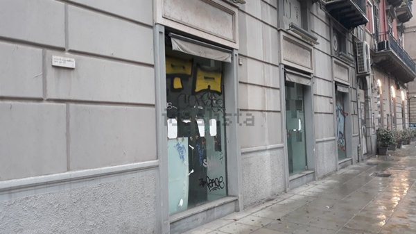 negozio in vendita a Palermo in zona Politeama