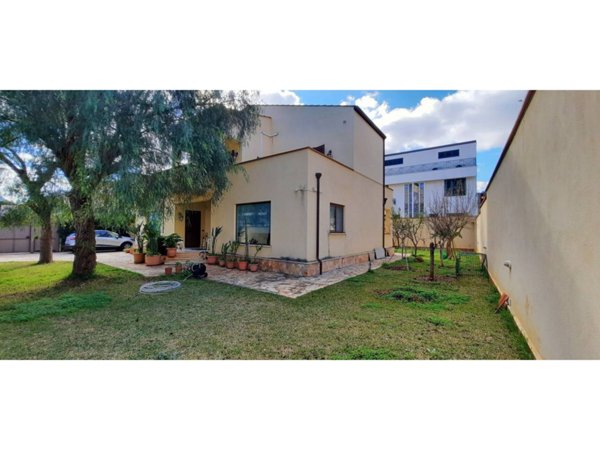 casa indipendente in vendita a Palermo in zona Mondello
