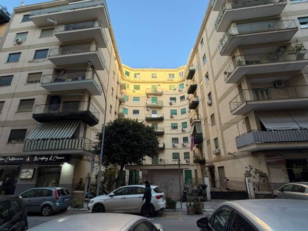 appartamento in vendita a Palermo in zona Zisa