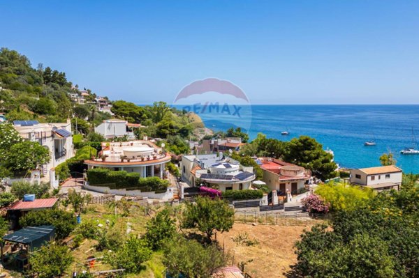 casa indipendente in vendita a Palermo in zona Arenella/Vergine Maria