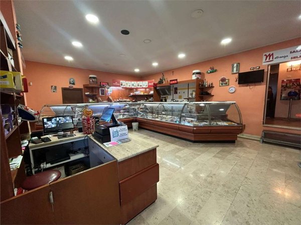 locale commerciale in vendita a Palermo in zona Montegrappa / Santa Rosalia