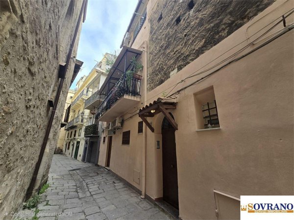 casa indipendente in vendita a Palermo in zona Centro storico