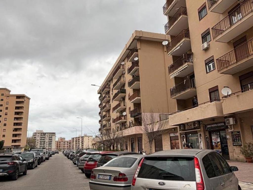 negozio in vendita a Palermo in zona Brancaccio