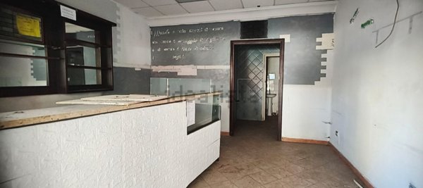 locale commerciale in vendita a Palermo in zona Noce