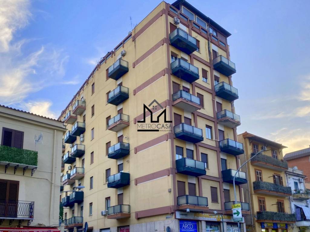 appartamento in vendita a Palermo in zona Malaspina/Palagonia