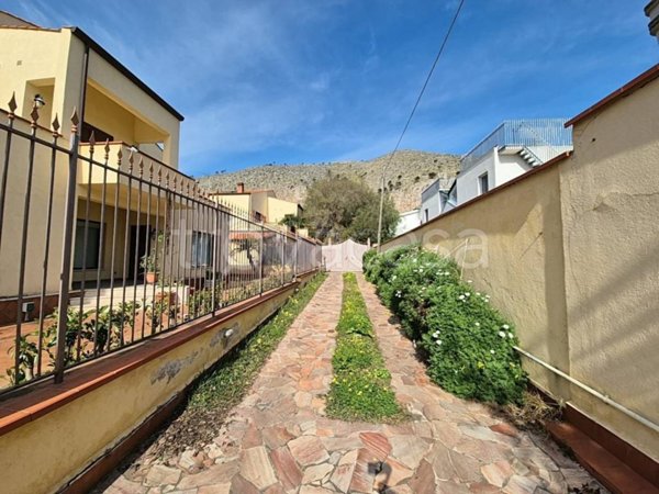 casa indipendente in vendita a Palermo in zona Mondello