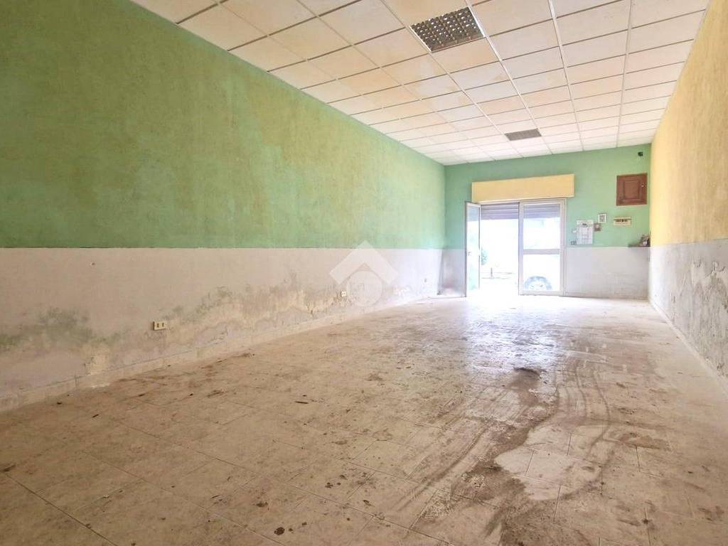 negozio in vendita a Palermo in zona Chiavelli