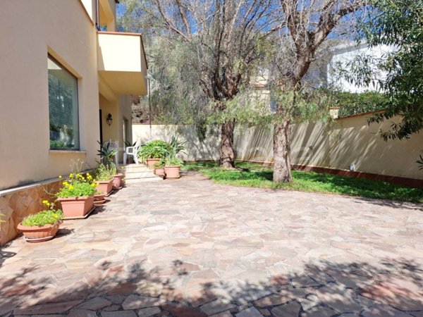 casa indipendente in vendita a Palermo in zona Mondello