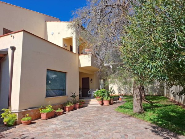 casa indipendente in vendita a Palermo in zona Mondello