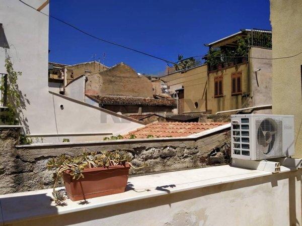 casa indipendente in vendita a Palermo in zona Centro storico