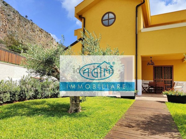 casa indipendente in vendita a Palermo in zona Mondello