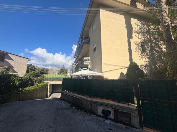 ufficio in vendita a Palermo in zona Villagrazia/Falsomiele