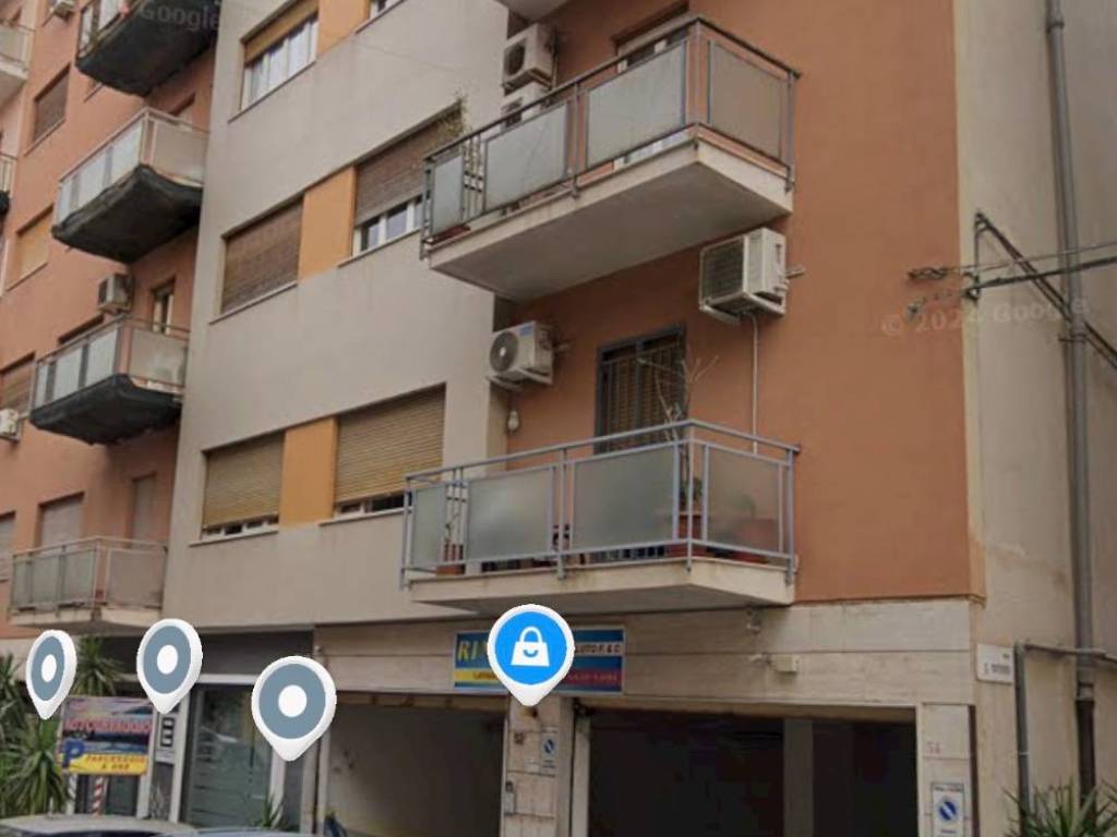 negozio in vendita a Palermo in zona Zisa