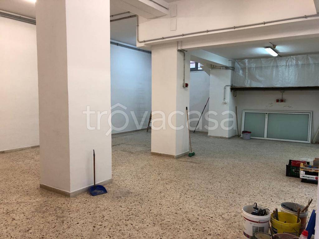 negozio in vendita a Palermo in zona Montepellegrino