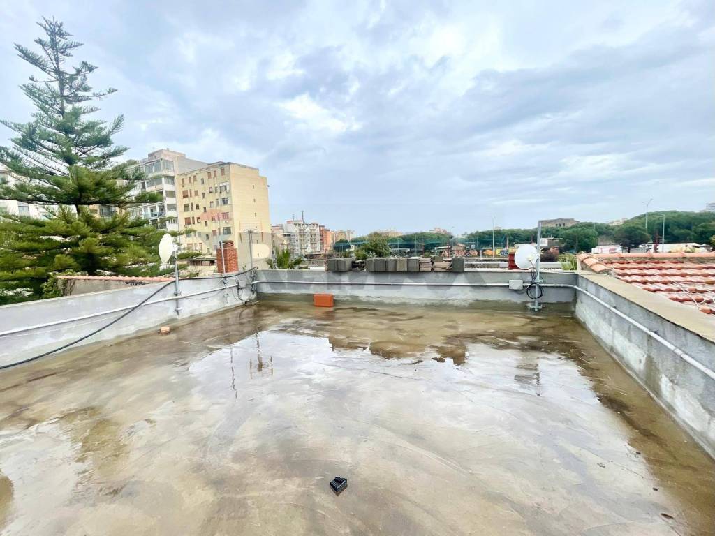 negozio in vendita a Palermo in zona Baida