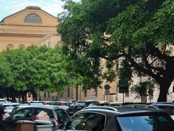 negozio in vendita a Palermo in zona Politeama