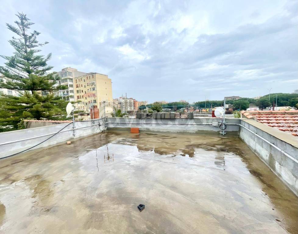 negozio in vendita a Palermo in zona Altarello