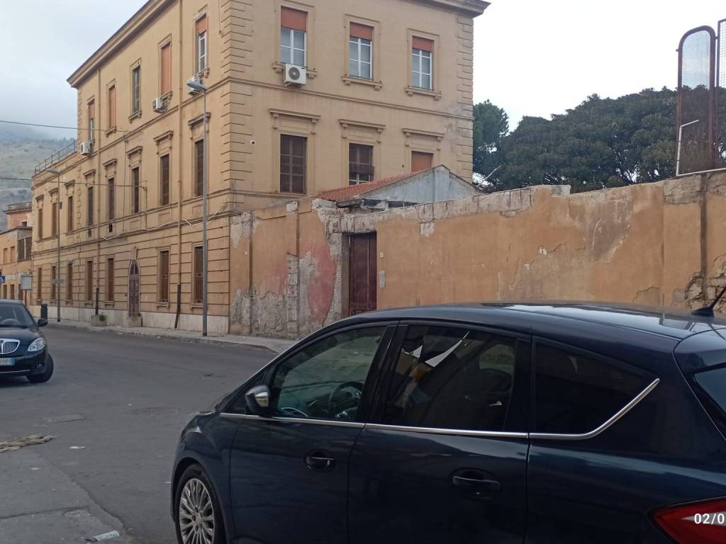 negozio in vendita a Palermo in zona Arenella/Vergine Maria
