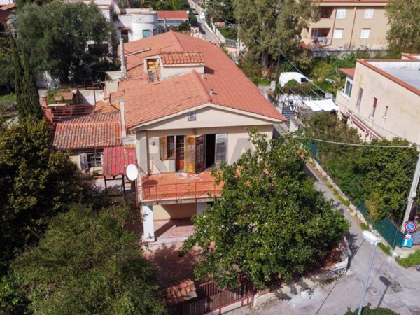 casa indipendente in vendita a Palermo in zona Mondello