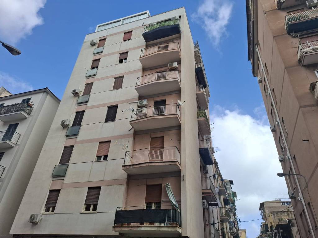 appartamento in vendita a Palermo in zona Malaspina/Palagonia