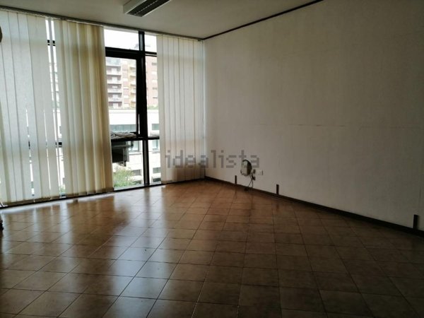 ufficio in vendita a Palermo in zona Resuttana