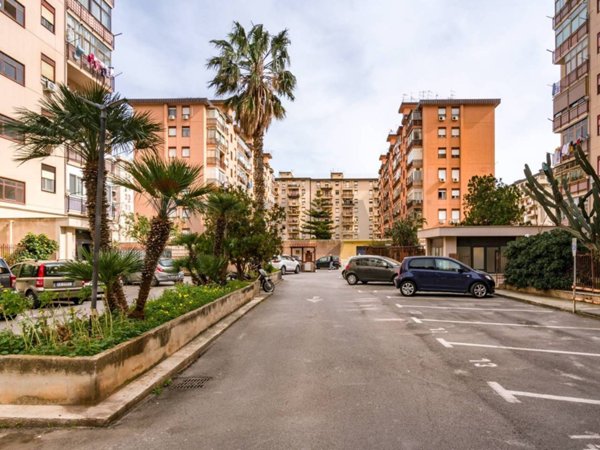 appartamento in vendita a Palermo in zona Tommaso Natale