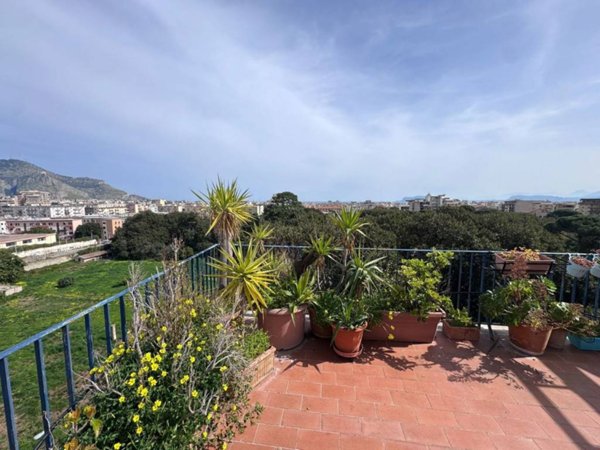appartamento in vendita a Palermo in zona Malaspina/Palagonia