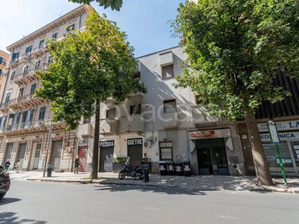 negozio in vendita a Palermo in zona Zisa