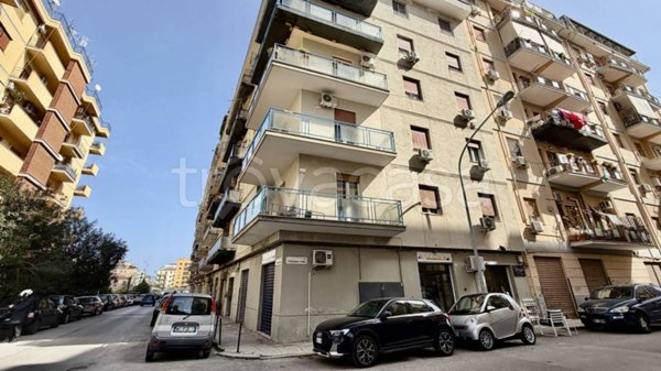 negozio in vendita a Palermo in zona Malaspina/Palagonia