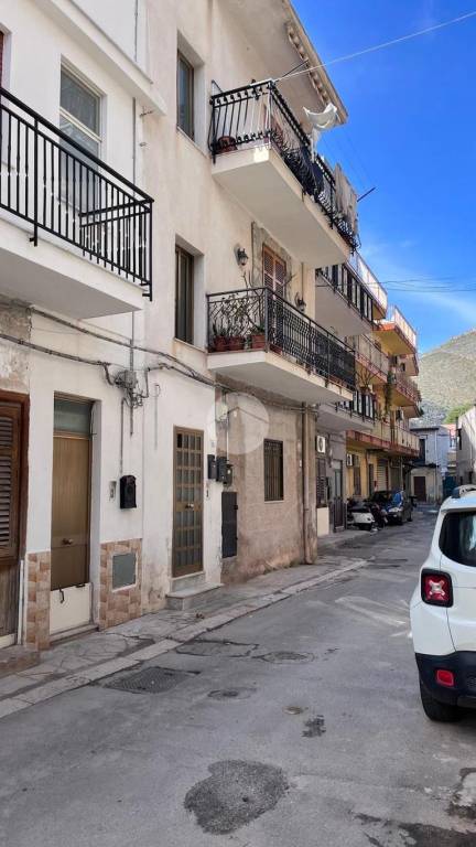 appartamento in vendita a Palermo in zona Partanna