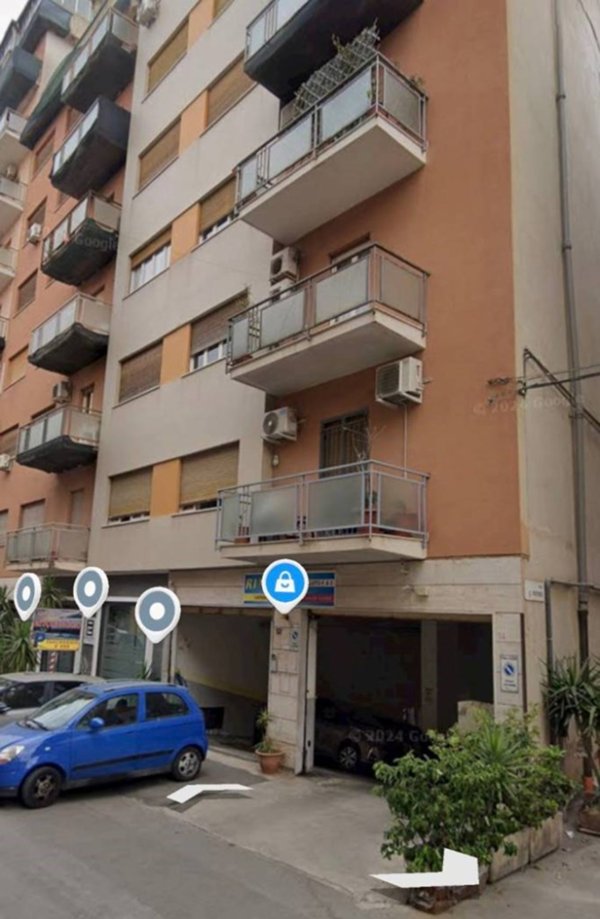 ufficio in vendita a Palermo in zona Zisa