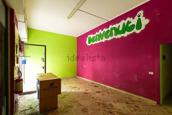 negozio in vendita a Palermo in zona Zisa