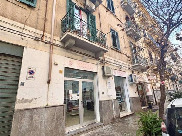 negozio in vendita a Palermo in zona Zisa