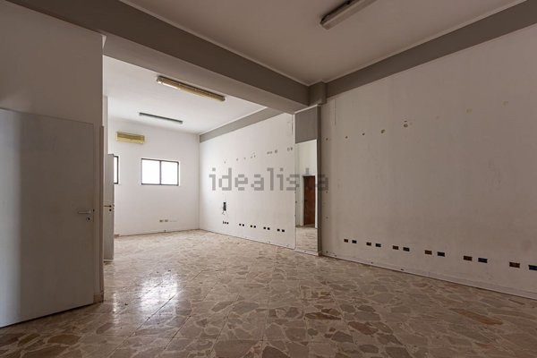 locale commerciale in vendita a Palermo in zona Zisa