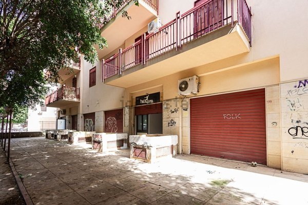 locale commerciale in vendita a Palermo in zona Zisa