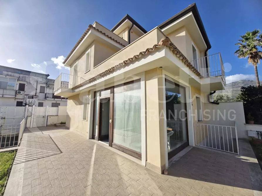 casa indipendente in vendita a Palermo in zona Mondello