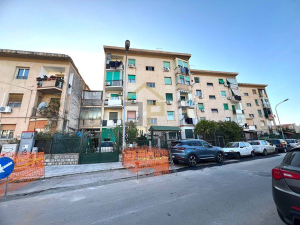 appartamento in vendita a Palermo in zona Montegrappa / Santa Rosalia