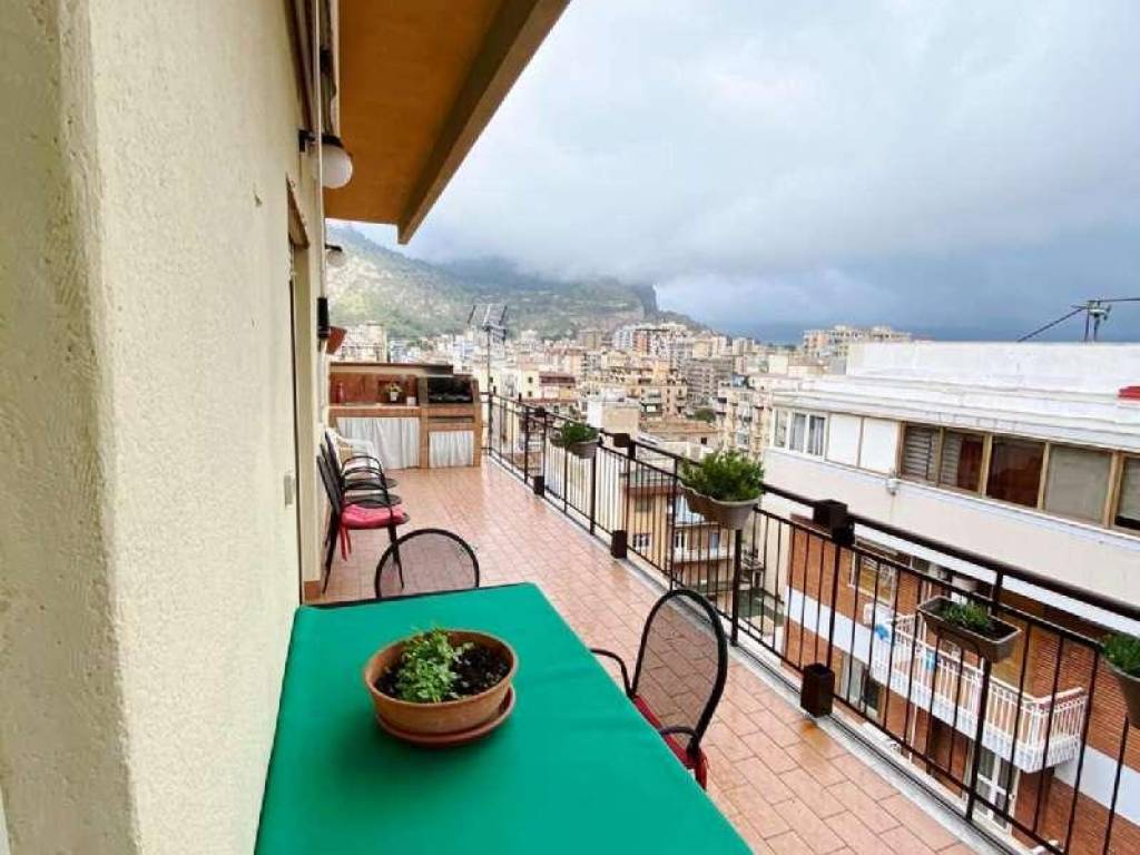appartamento in vendita a Palermo in zona Montepellegrino