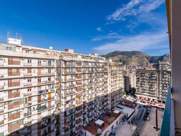 appartamento in vendita a Palermo in zona Malaspina/Palagonia