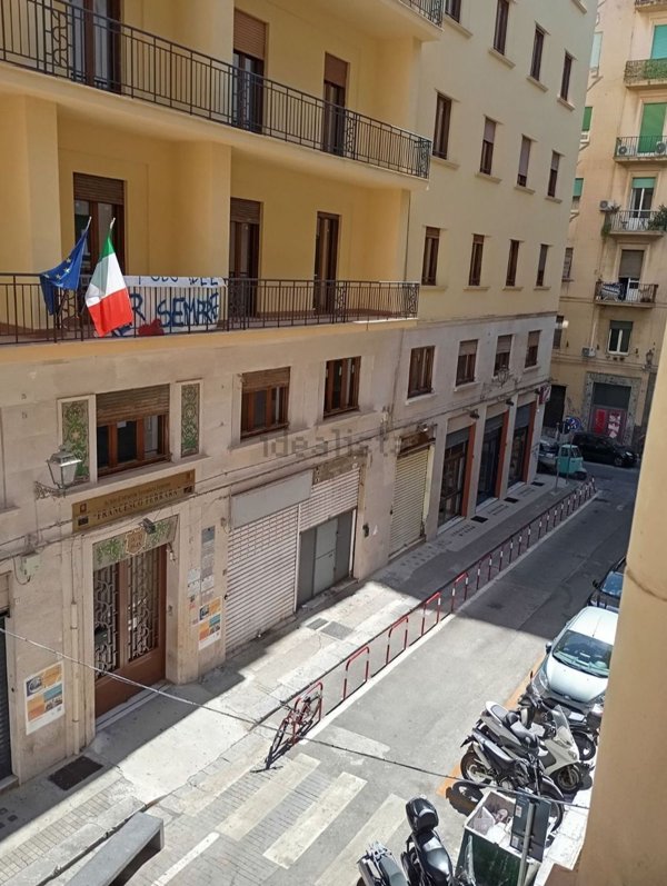 ufficio in vendita a Palermo in zona Centro storico