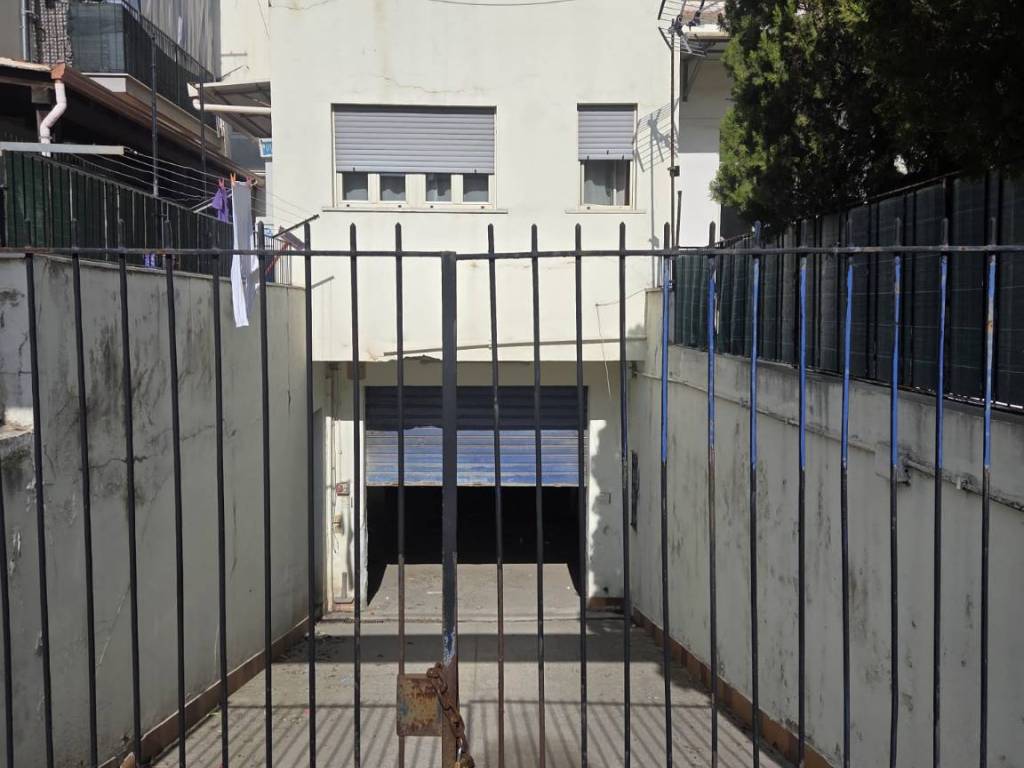 locale commerciale in vendita a Palermo in zona Pallavicino